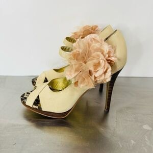 BEVERLY FELDMAN Tan open-toe FLOWER MaryJane platforms PUMPS heels shoes 8 M New
